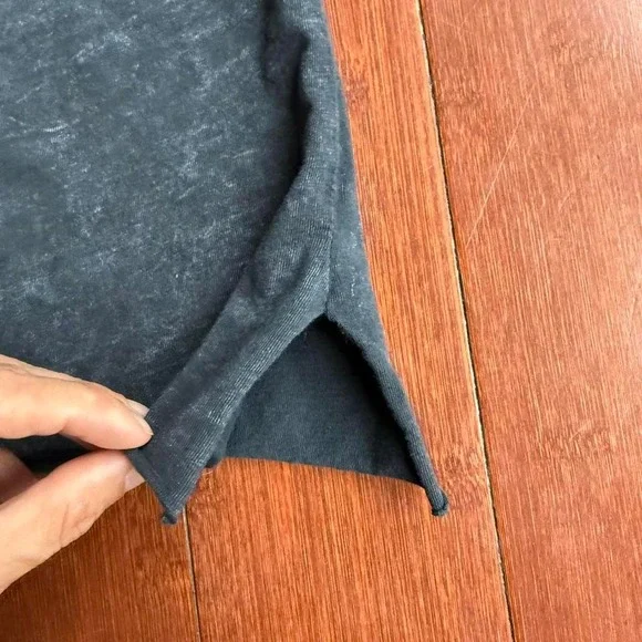 Black‎ and Gold Motorcycle Tank - Picture 3 of 8